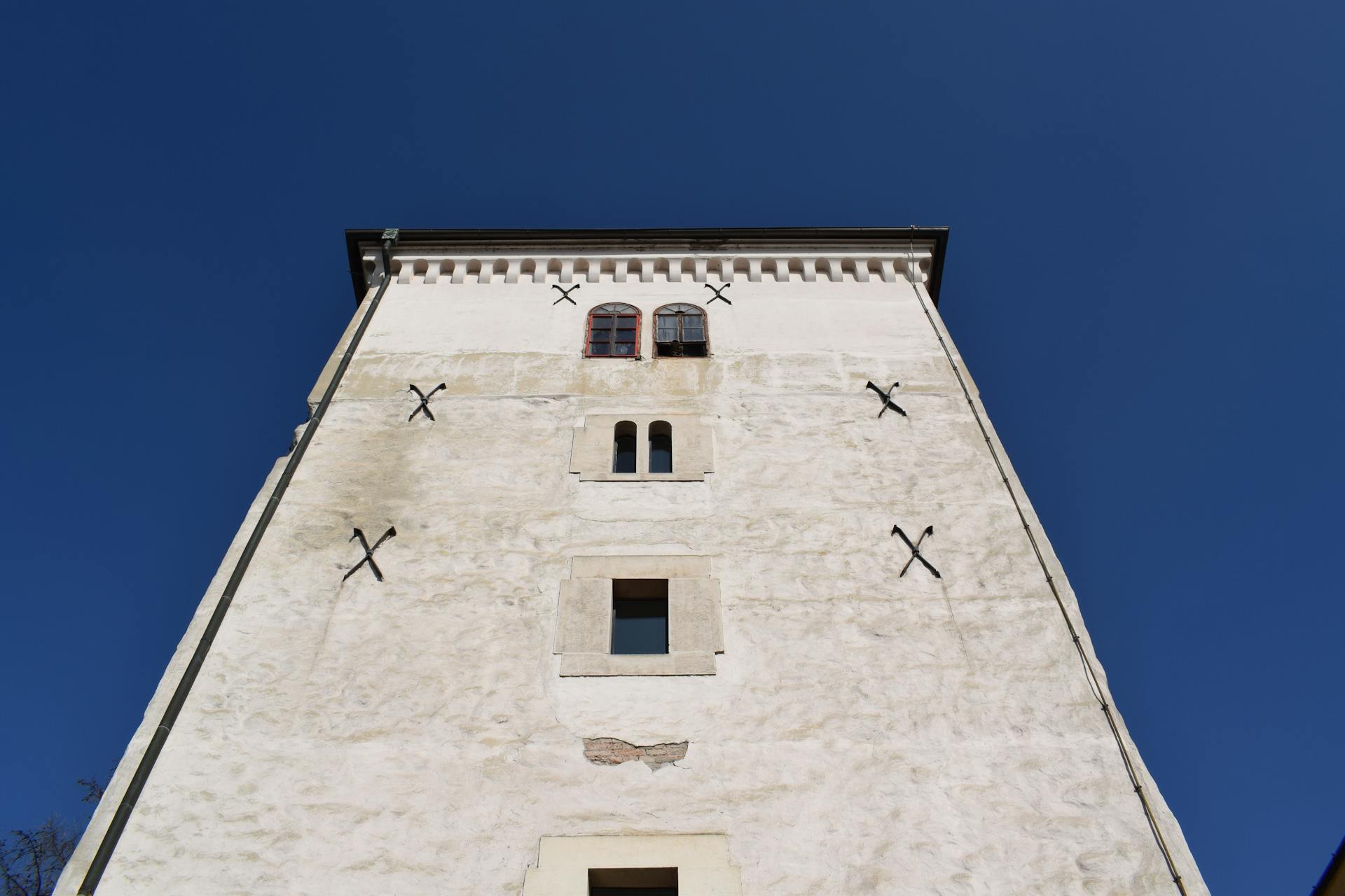 Lotrščak Tower from below